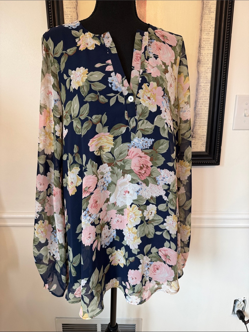 Show Me Your MuMu Navy Floral Long-Sleeve V-Neck Tunic Top S